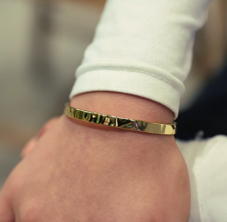 Armbånd
Smykke armbånd
Personligt armbånd
Graveret armbånd
Luksus armbånd
Skræddersyet armbånd
Armbånd til gave
Armbånd i sølv/guld
Armbånd med symboler
Kreative armbånd
Unikt armbånd